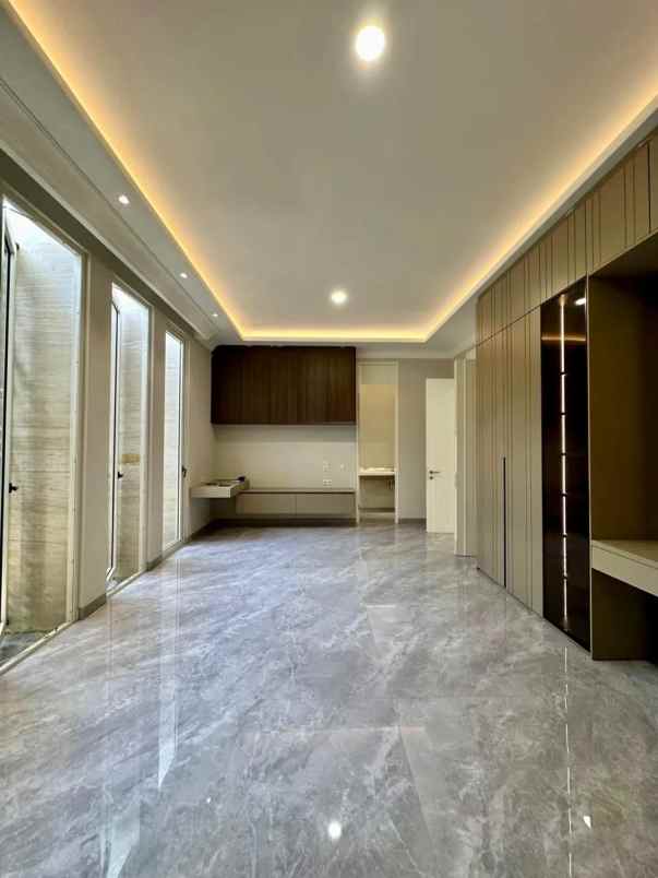 dijual rumah pakuwon indah la rizgolf