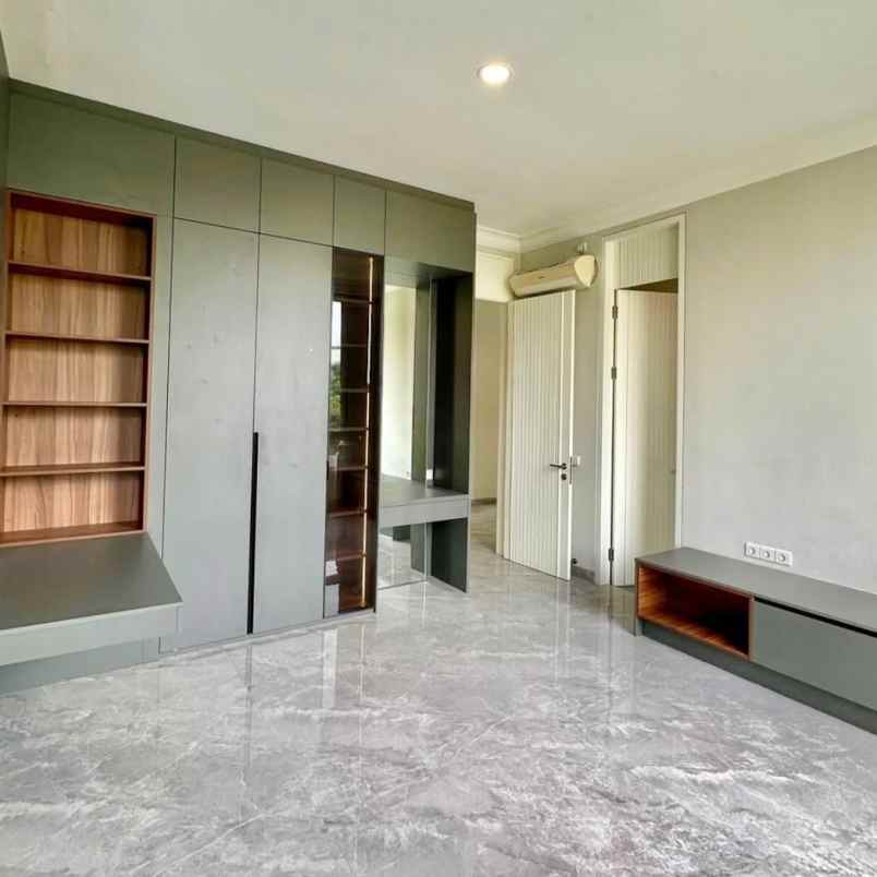 dijual rumah pakuwon indah la rizgolf