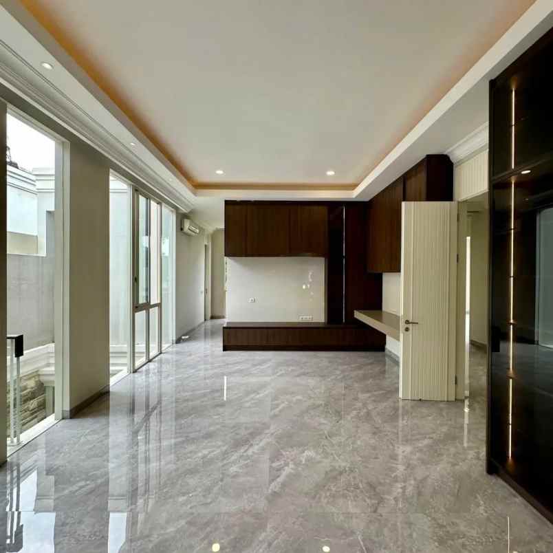 dijual rumah pakuwon indah la rizgolf