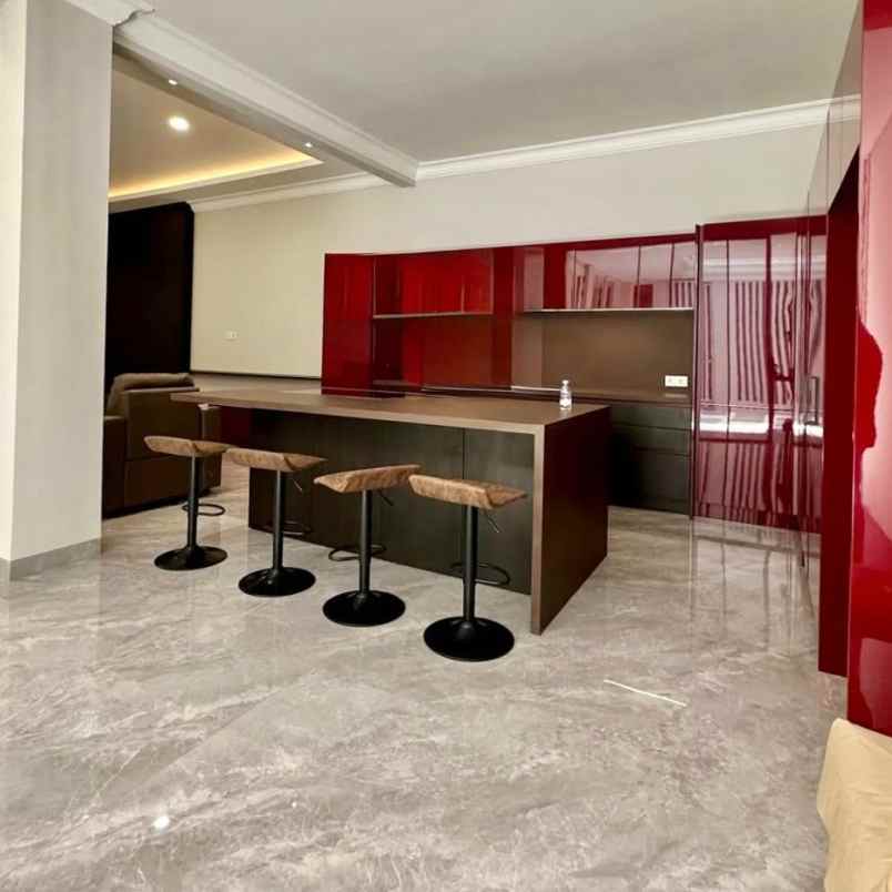 dijual rumah pakuwon indah la rizgolf