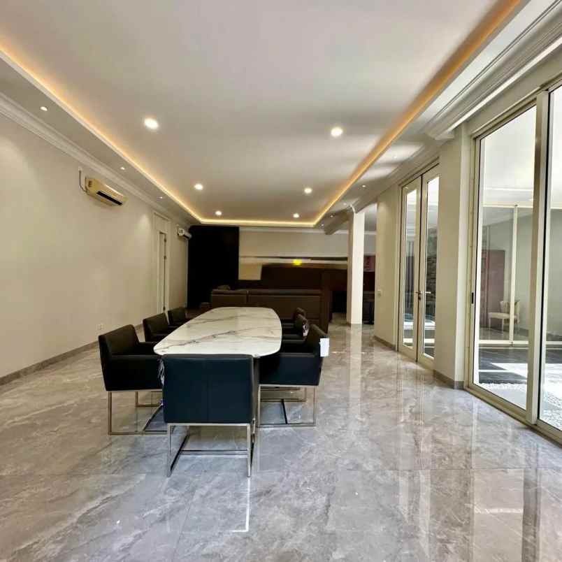 dijual rumah pakuwon indah la rizgolf