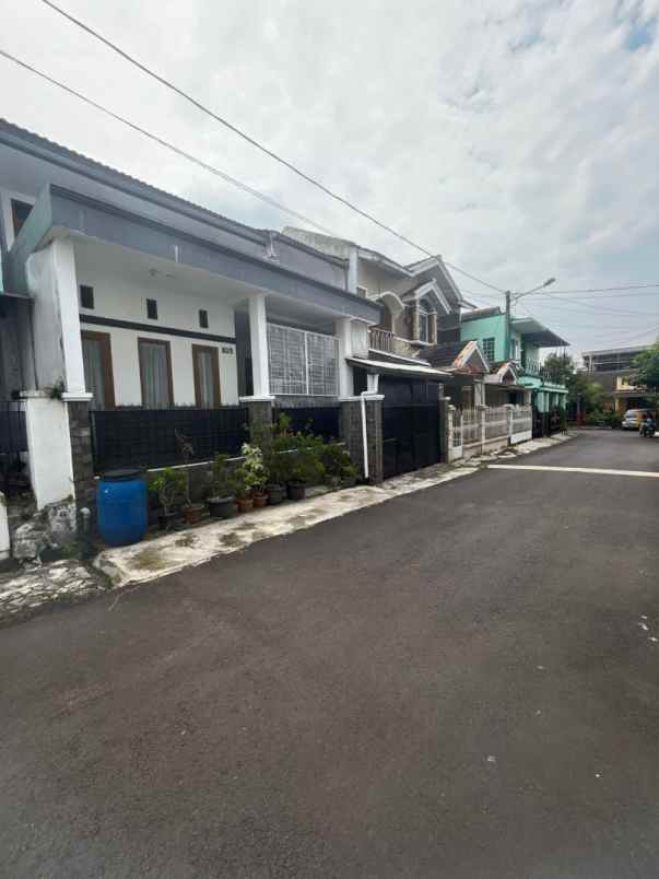 dijual rumah pasantren