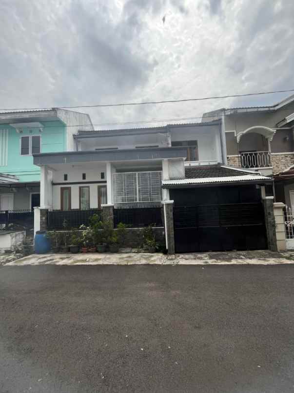 dijual rumah pasantren