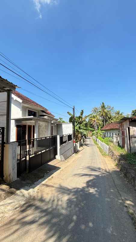 dijual rumah pasar godean