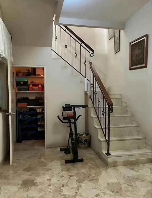 dijual rumah perum lembah cinere depok