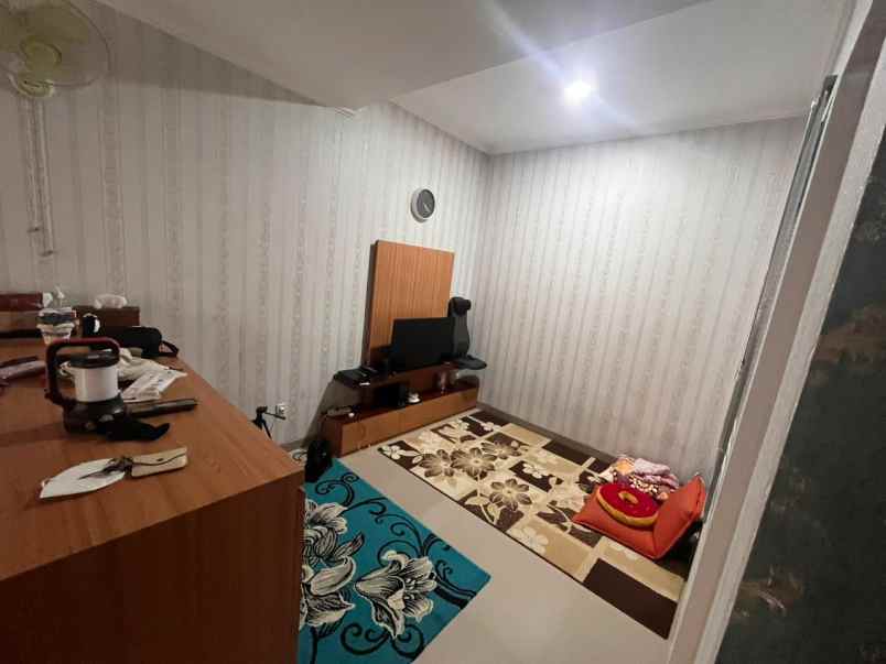 dijual rumah perumahan dharmawangsa