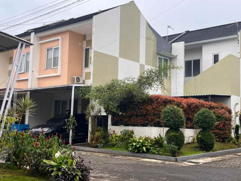 dijual rumah perumahan dharmawangsa