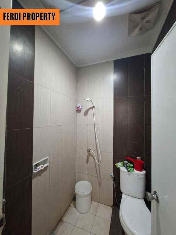 dijual rumah perumahan metland transyogie