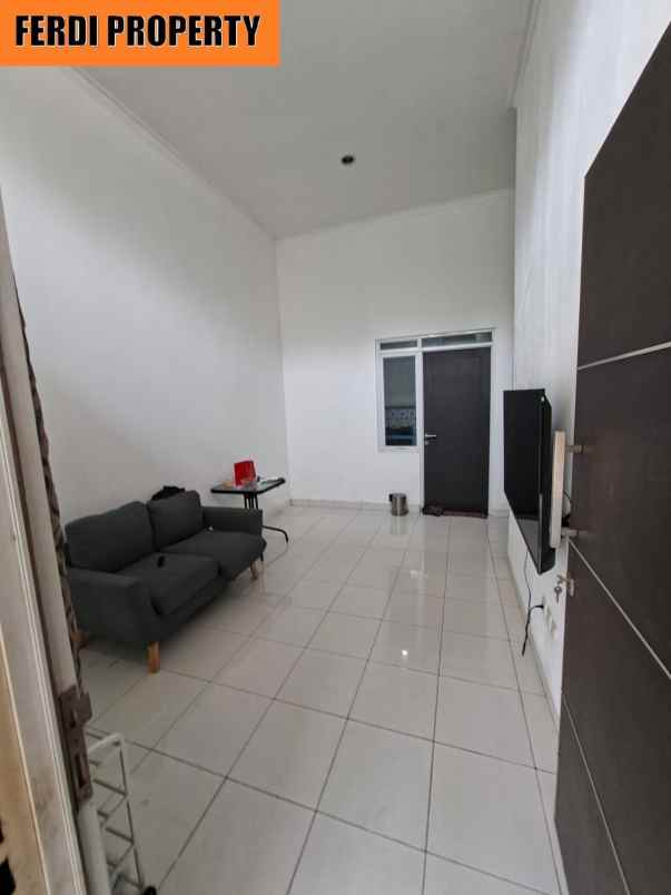 dijual rumah perumahan metland transyogie