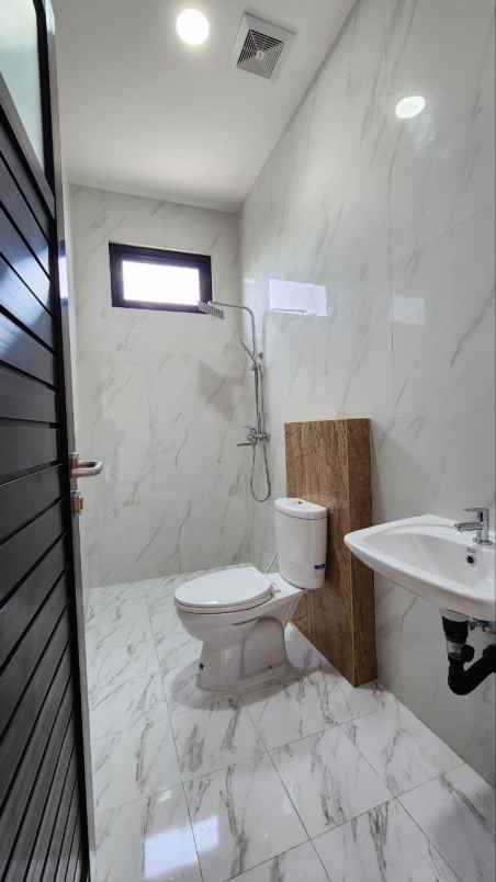 dijual rumah perumahan pondok nirwana