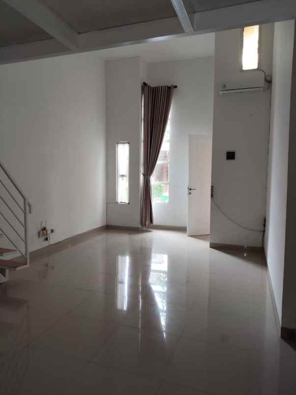 dijual rumah perumahan serpong garden 2