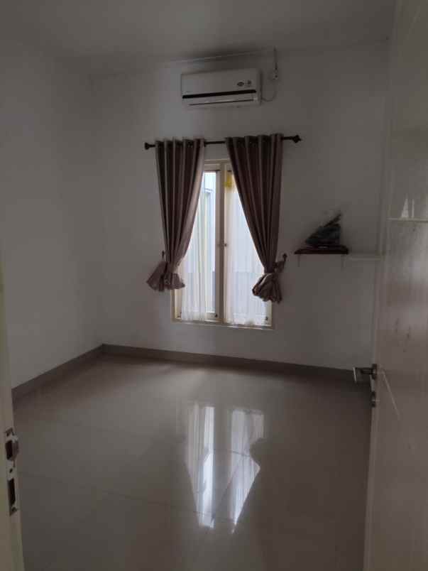 dijual rumah perumahan serpong garden 2