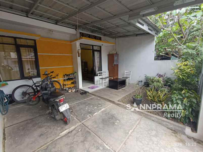 dijual rumah perumahan taman anyelir