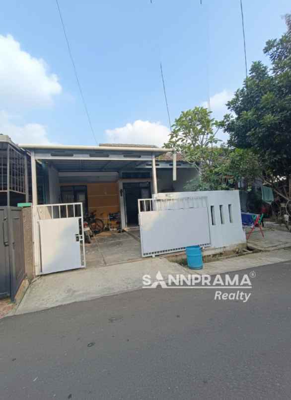 dijual rumah perumahan taman anyelir