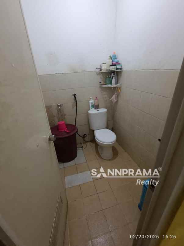 dijual rumah perumahan taman anyelir