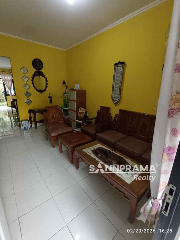 dijual rumah perumahan taman anyelir