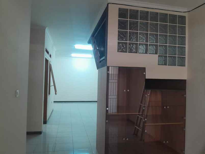 dijual rumah perumnas sarijadi