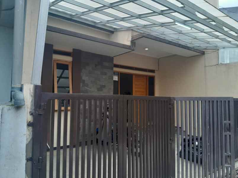 dijual rumah perumnas sarijadi