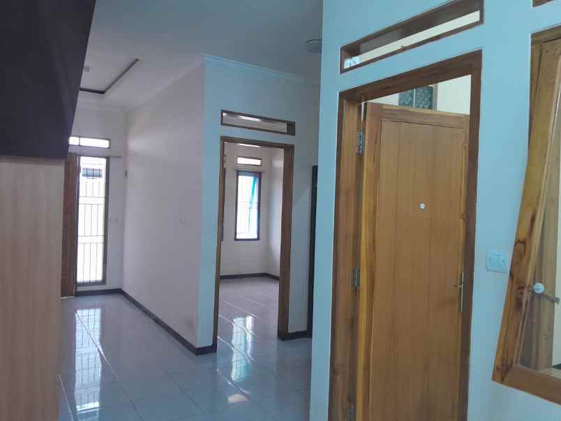 dijual rumah perumnas sarijadi