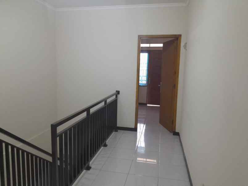 dijual rumah perumnas sarijadi