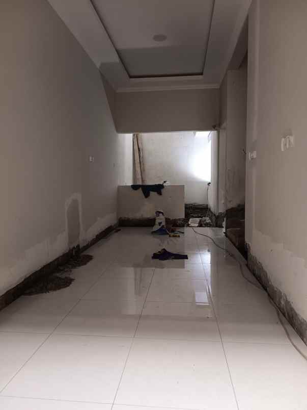 dijual rumah petemon