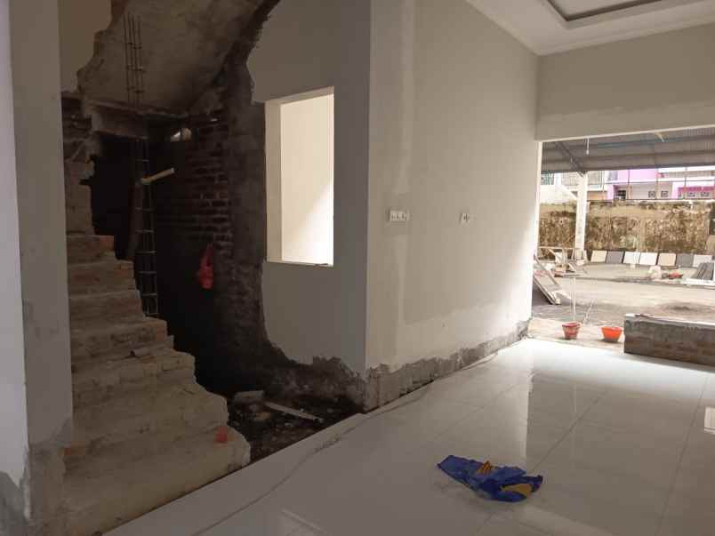 dijual rumah petemon