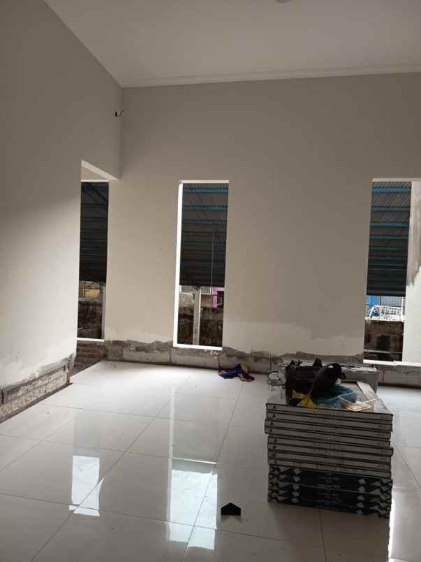 dijual rumah petemon