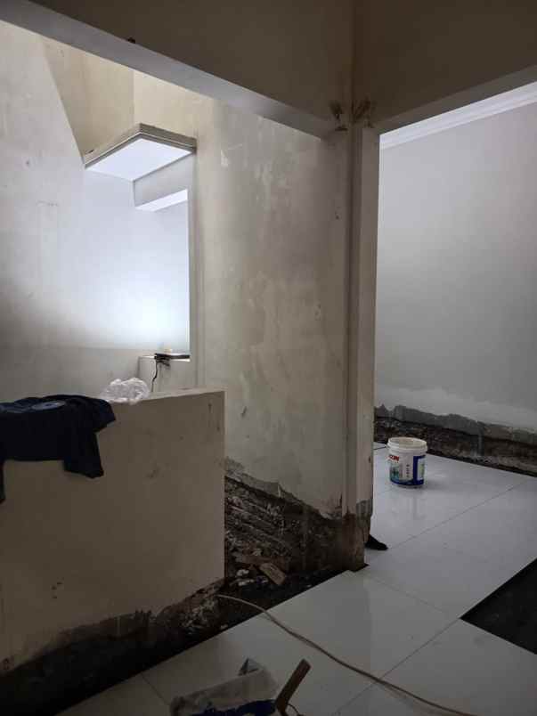 dijual rumah petemon