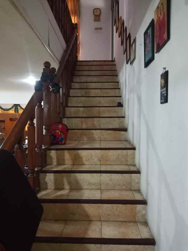 dijual rumah pisangan