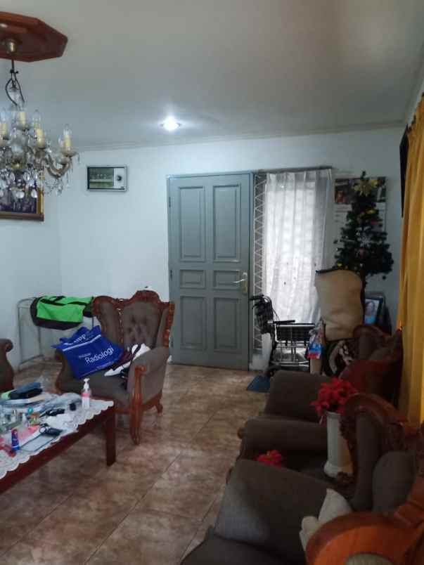 dijual rumah pisangan