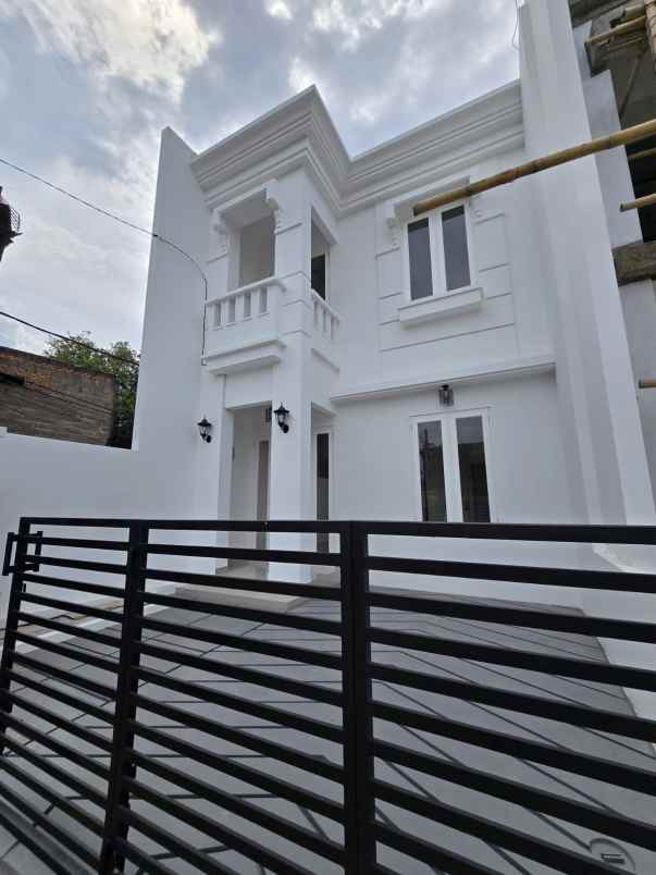 dijual rumah pondok bambu