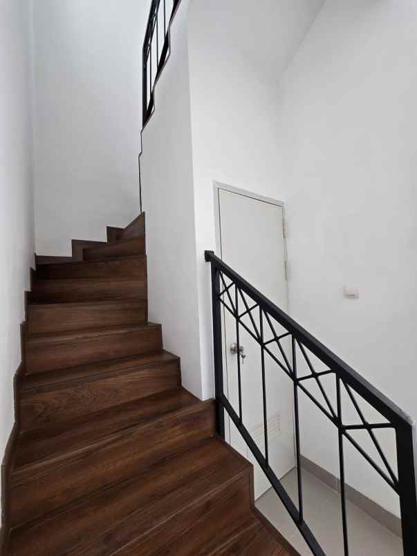 dijual rumah pondok bambu