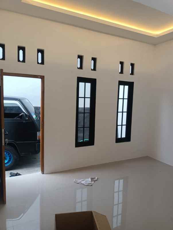 dijual rumah pucang anom