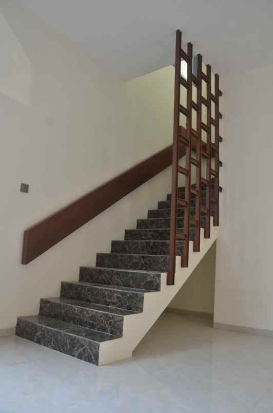 dijual rumah puri anjasmoro