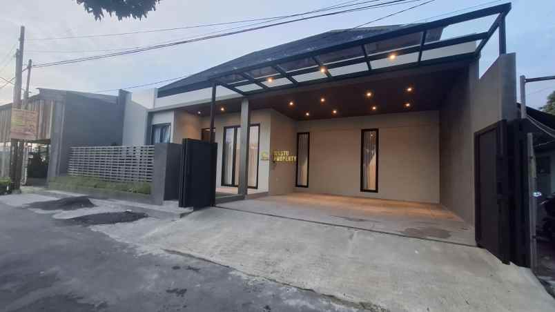 dijual rumah purwomartani kalasan