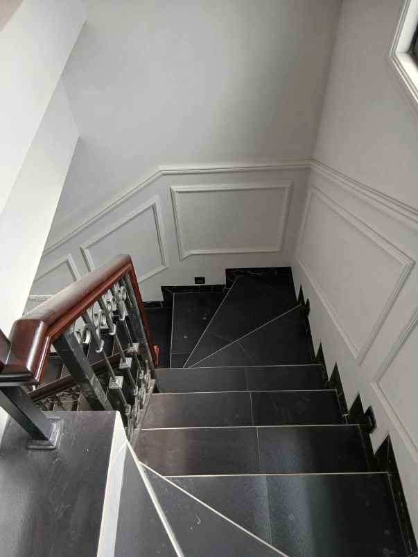 dijual rumah raden saleh