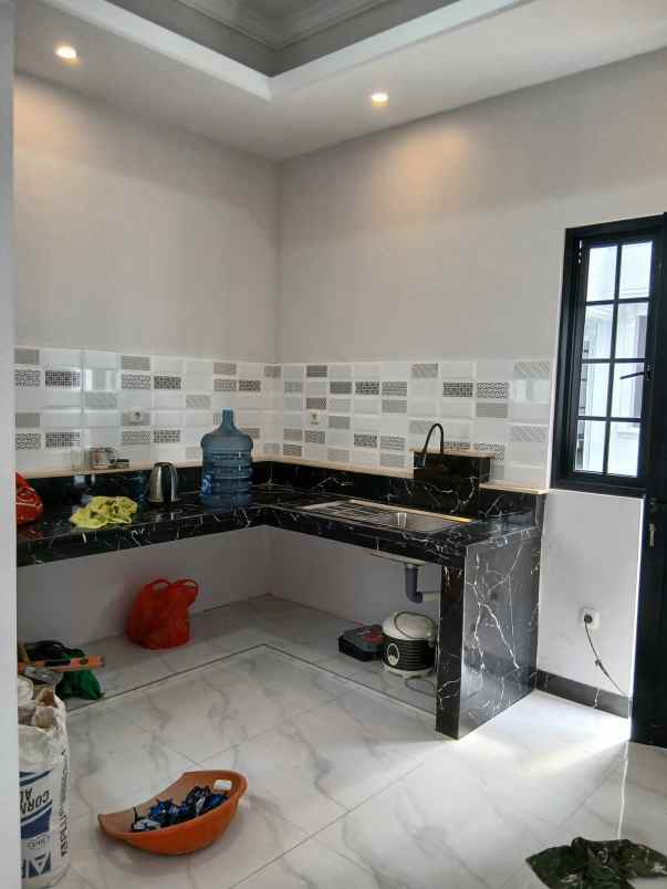 dijual rumah raden saleh