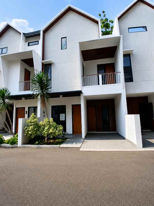 dijual rumah rangkapan jaya baru