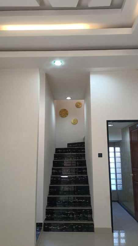 dijual rumah rewwin sidoarjo