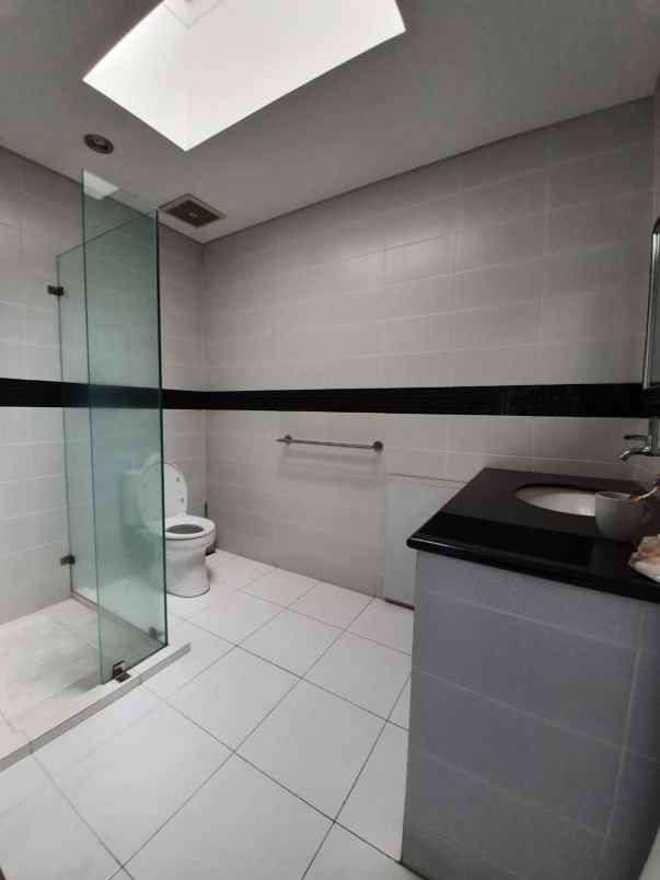 dijual rumah riverville