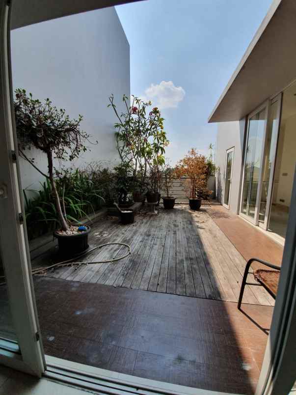 dijual rumah riverville