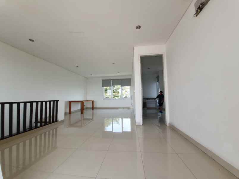 dijual rumah riverville