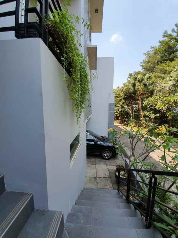 dijual rumah riverville