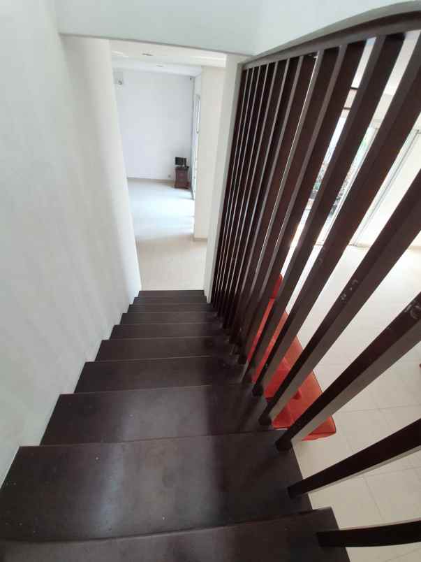 dijual rumah riverville