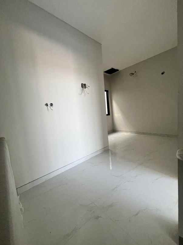 dijual rumah rumah baru dian istana