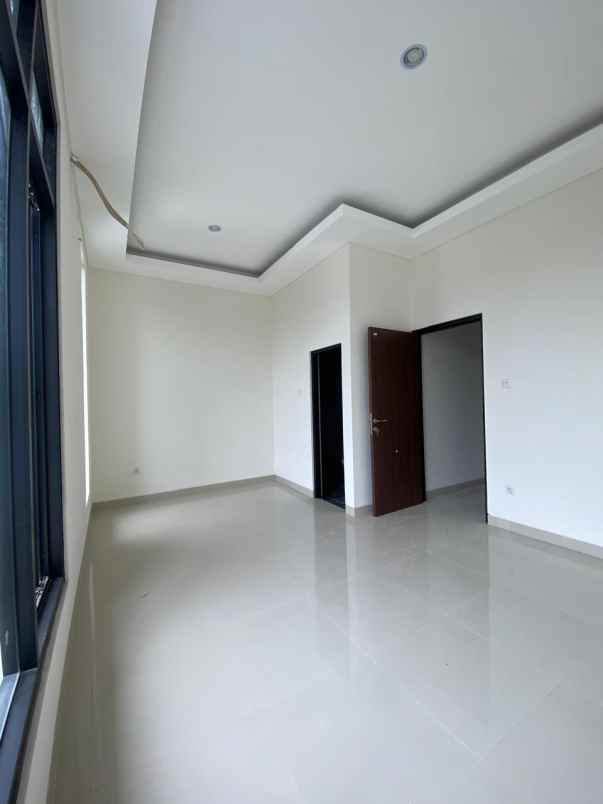 dijual rumah rungkut