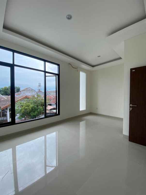 dijual rumah rungkut