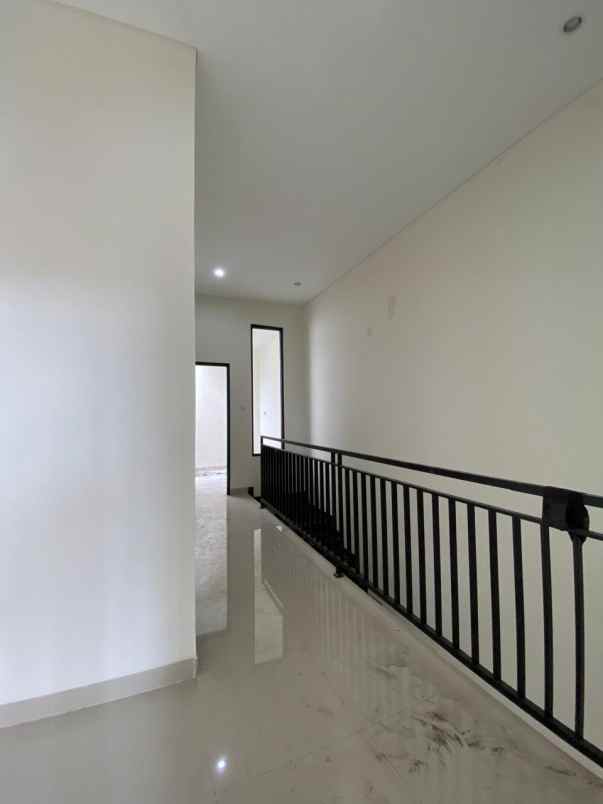 dijual rumah rungkut