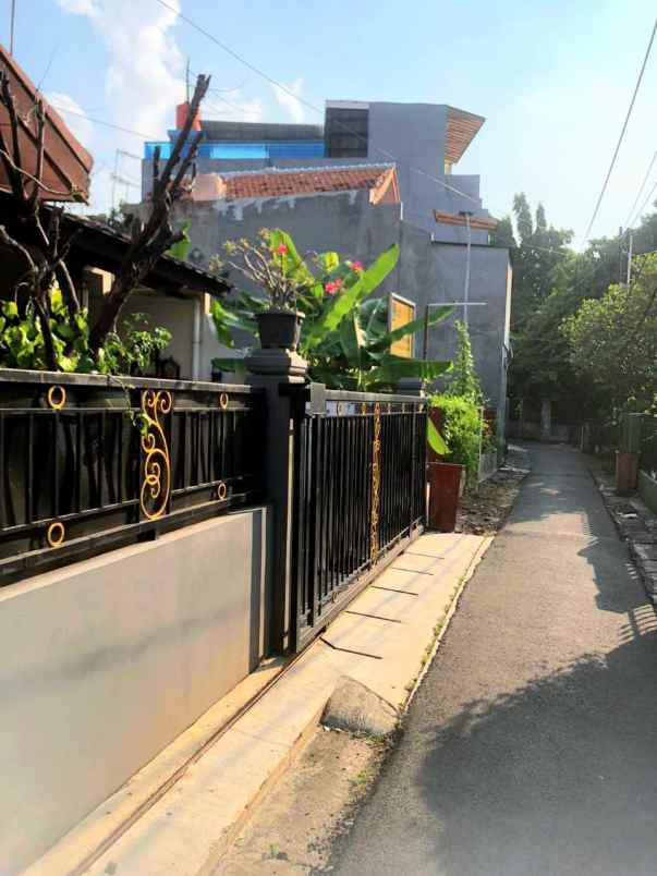 dijual rumah rwasari barat cempaka putih