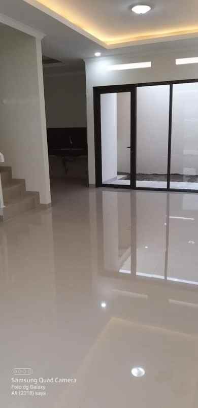 dijual rumah sariwangi